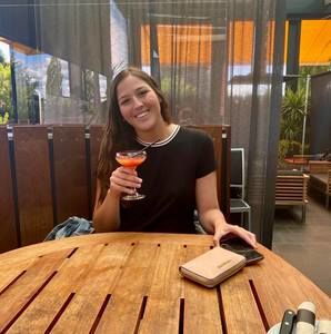 Meet your Posher, Cassandra